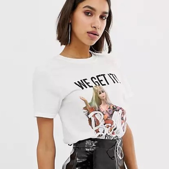NWOT Missguided x Barbie graphic tee - Picture 3 of 6